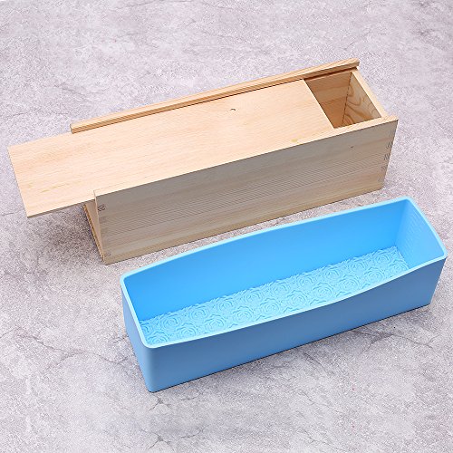 TOPQSC DIY Seifen Set rechteckige Silikonform mit Holzkiste , einem Rosa-Silikonform, 2 Bär-Silikonform, 2 kleine Formen mit Lucky Clover Bild und 20 Stück geölte Papier – ein bestes Geschenk (Blau) - 7