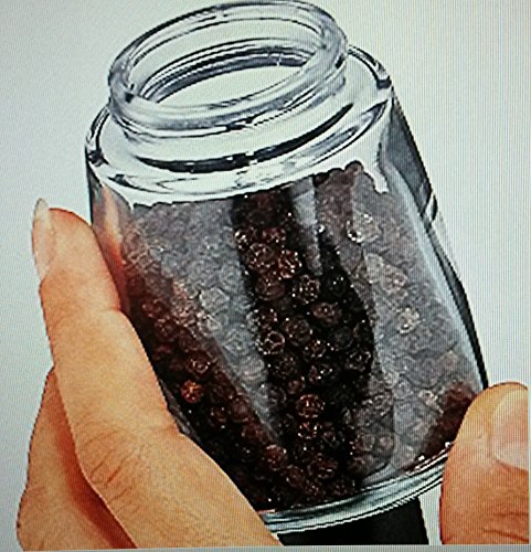 Pfeffer-Mühle, oder Salz- bzw. Gewürz-Mühle – 1 Stück, ca.13cm hoch Glasgehäuse mit hochwertigem Keramik-Mahlwerk: stufenlos einstellbar, korrosionsfrei Farbe: Transparentes Glas mit schwarzem Schraubverschluss/Mahlwerkkopf und edelstahlfarbigem Ring. Mahlwerk auf der Oberseite – keine Salz- bzw. Pfefferkrümel beim Abstellen auf dem Tisch Einfaches Nachfüllen durch Abnehmen des Mahlkopfs. Lieferumfang ohne Inhalt - 4