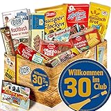11 OSTPRODUKTE in GESCHENKBOX: Halloren Kugeln Sahne Cacao Creme + Ohtello Keks Wikana + Wikana Butterkeks Wittenberger + Kalter Hund + Kalte Schnauze Blister + Russisch Brot + Zetti Knusperflocken Vollmilch + Hansa Keks Wikana + Zetti Bambina + Viba Nougat Stange + Wurzener Extra Waffelblätter Milchschokolade inkl. anlassbezogener Geschenkverpackung.