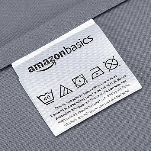 AmazonBasics – Kissenbezug, Mikrofaser Dunkelgrau – 2er-Set - 4