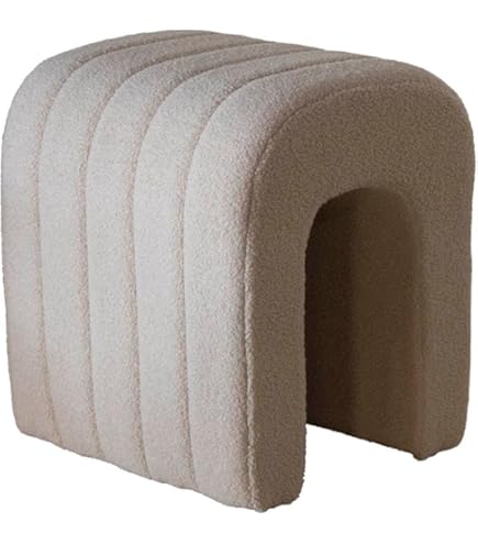 AKORD | Fluwelen poef Alia | voetenbank | plank voor kleine voorwerpen | modern | velours gevoerd | gewatteerde decoratieve poef | voor de woonkamer en slaapkamer | beige