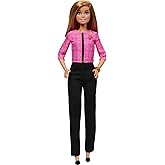 BARBIE Geleceğin Lideri Bebek Barbie Geleceğin Lideri sarışın bebek, kıyafetli, altın rengi 2 bilezikli ve rozetli, &ccedil;ıkartmal