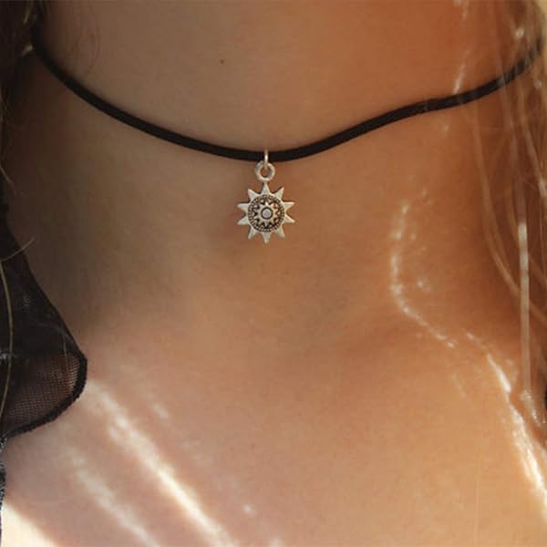 Dervivea Collana girocollo in velluto rosso vintage Collana con catena di perle Boho Collana con ciondolo a cuore in pelle scamosciata Collana con colletto in pelle scamosciata Gioielli per donne