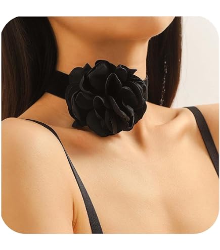Collana girocollo in velluto nero con fiore rosso esagerato
