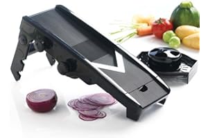 Mastrad – Mandoline Multi-Lames en V – Trancher, Râper, Émincer en Toute Sécurité – 4 Lames & 2 Râpes en Inox – Mécanisme Ingénieux sans Bords Tranchants – Réglage Facile de l’Épaisseur