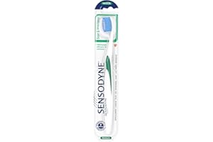 Sensodyne Brosse à dents Soin & Précision, Medium, Pour Un Nettoyage En Douceur Des Dents Sensibles Sans Endommager Les Gencives, Couleur Aléatoire