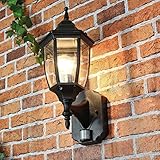 Die rustikale Leuchte in moderner Laternen Form besteht aus wetterfestem Aluminium und robustem Glas und ist perfekt für den Außenbereich geeignet. Besonderes Highlight: mit Bewegungsmelder und Dämmerungssenor.