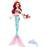 Mattel Disney Prensesi Ariel y&uuml;zen deniz kızı bebek ve su p&uuml;sk&uuml;rten yunus, Sebastian fig&uuml;r&uuml; ve 4 aksesuar, Okyanustaki Dostla