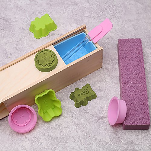 TOPQSC DIY Seifen Set rechteckige Silikonform mit Holzkiste , einem Rosa-Silikonform, 2 Bär-Silikonform, 2 kleine Formen mit Lucky Clover Bild und 20 Stück geölte Papier – ein bestes Geschenk (Blau) - 2