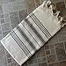 Produktbild Natur & Basic Türkisch Towel Pestemal – 100% natürlich gefärbt Baumwolle – für Strand Spa Bad Schwimmbad Hammam Sauna Yoga Pilates Fitness Gym Picknickdecke (Löwenzahn Textil), baumwolle, Natural White & Brown, 71 inches x 39 inches (180 cm x 100 cm)