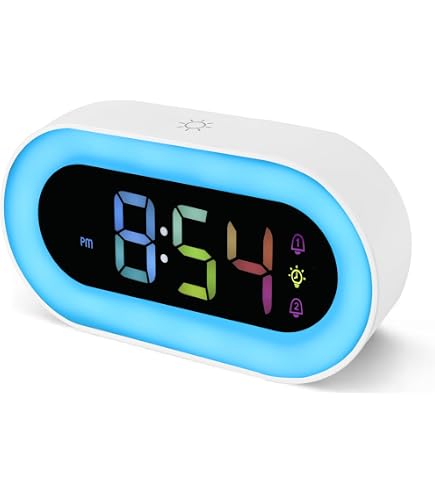 Réveil Numérique LATEC - Écran 8 Couleurs, Lumières D'Ambiance, Double Alarme, Snooze - Alimentation Secteur/USB