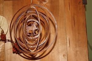 ‎ROSTIKAL Rostikal Windspiel mit Pferd 18 cm Gartendeko Vintage Rost Deko Hängedeko Garten Deko