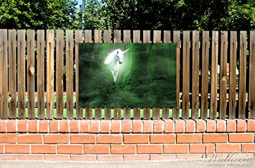 Wallario Garten-Poster Outdoor-Poster – Weißes Einhorn im grünen Wald in Premiumqualität, Größe: 61 x 91,5 cm, für den Außeneinsatz geeignet - 2
