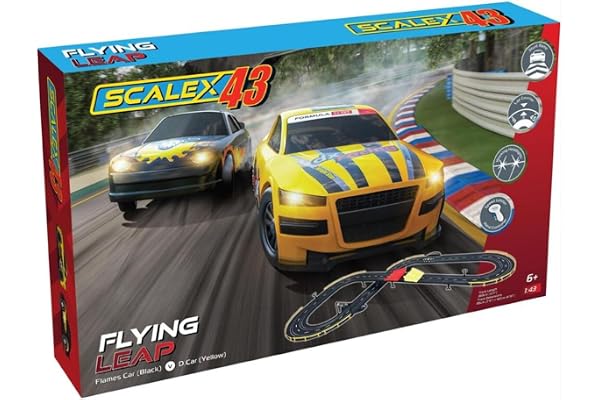 Scalextric 560001002 1:43 Scalex43 Flying Leap F1002P-6,7 m Circuit de Course électrique avec 2 Voitures, 2 rampes de Saut, pour Enfants et Adultes, Multicolore