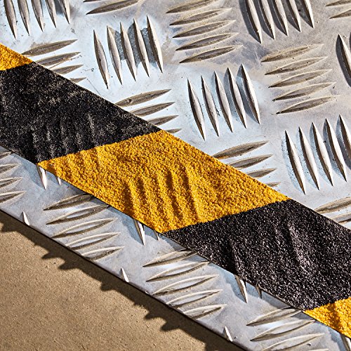 NAC SAFETY Cinta Antideslizante Seguridad SELF-ADAPTIVE - Auto adjustable con Fuerte Adhesivo para superficies estampadas e irregulares (5cm x 3m, Señal de Riesgo)