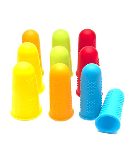 Ptwola 15 Stuks Siliconen Vinger Thimbles Hete Lijm Vingertips Beschermer Hoezen Herbruikbare Beschermende Pads Grijpen Vingertop voor Papierwerk Snijwerk Tellen Ambachten Borduren Naaien Sorteren