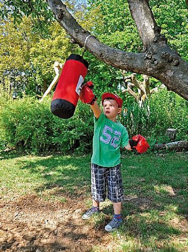 Preisvergleich Produktbild Eduplay Kinder Boxset rot / schwarz inklusive Handschuhe