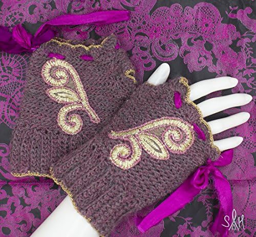 Unique, handmade vintage warms wrists. Crochet fingerless gloves with lace and silk ribbon. Size M-L. Only one single copy.