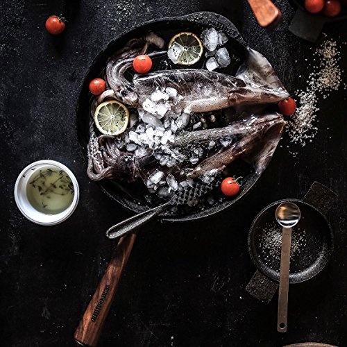 Servierpfanne 28 cm. Holzgriff aus Walnuss. Kante 5,5 cm hoch. Auf allen Herdarten einsetzbar - 3