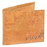 ✅ ALLES PASST. Mit acht Kartenfächern, einem geräumigen Kleingeldfach, einem Sichtfach für Führerschein/Personalausweis, einem verdeckten Fach und dem Scheinfach hat alles Platz, was Du brauchst - in Deinem treuen Begleiter für die Hosentasche.