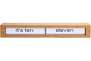 ‎CLOUDNOLA Cloudnola Texttime Flip Uhr - Bambusholz Wand- oder Tischuhr - Wand Deko - Bambus und Weiß, Regal 8 cm tief 60 cm breit, Batteriebetriebene, Digitale Retro Flip Uhr