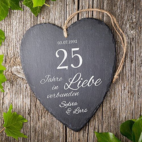 Großes Schieferherz mit schöner Gravur – “ Silberhochzeit “ – Personalisiert mit [WUNSCHNAMEN] und [DATUM] [MOTIV 25 JAHRE IN LIEBE VERBUNDEN] – 23 cm x 27 cm x 0,6 mm – mit Jute Band zum Aufhängen - 3