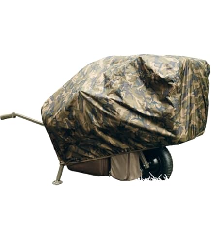 Casco De Soldado Aislado En Cubierta Camuflada Foto De Archivo - Imagen