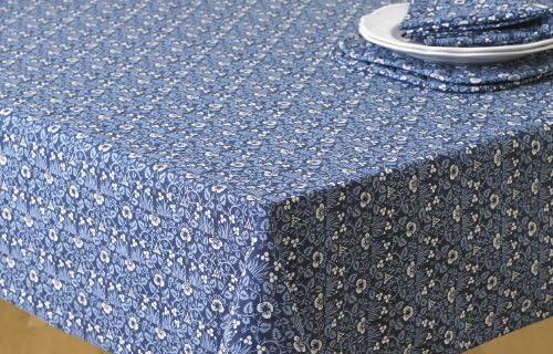 Licensed William Morris Eyebright 132cm x 178cm (52" x 70") Floral Blue & White Cotton Tablecloth