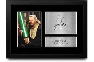 HWC Trading FR A4 Liam Neeson Star Wars Qui-Gon Jinn Cadeaux Imprimé Signé Autographe Photo pour les fans de cinéma - A4 Encadré