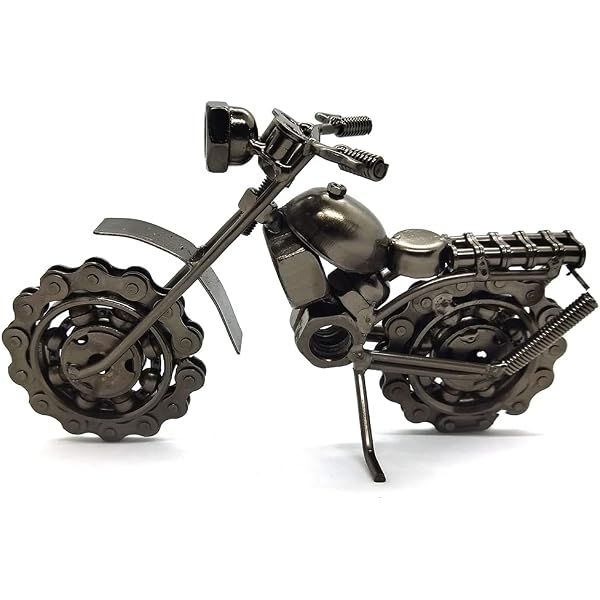 NOVICA Metall-Skulptur ‚Fleißiger Executive‘ 14 Cm – Recycelt Aus Autoteilen