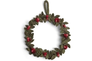 ‎GRY & SIF Én Gry & Sif Türkranz I Hand-Made & fair-Trade Kranz aus Filz, skandinavische Deko für Herbst Winter Weihnachten I Weihnachtskranz dunkelgrün mit roten Beeren, ⌀18cm