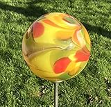 Material/Farbe:Glas handgefertigt in der Farbe gelb, die Kugel hat eine kleine Metallplatte mit Gewinde zur sicheren Befestigung des Stabes. Bis zu -10° frostsicher wenn im Glas keinerlei Beschädigungen vorliegen in die Wasser dringen kann.