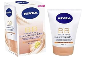 NIVEA Crema BB Essentials de 24 horas de hidratación y luminosidad, humectante facial de tono claro, cuidado de día SPF 15, 50 ml, 1 unidad