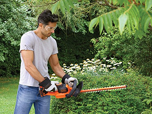 Black+Decker 18V 2.0Ah Akku-Heckenschere, Antiblockierfunktion, inkl. Akku und Schnellladegerät, 50cm Schwertlänge, 18mm Schnittstärke, GTC18502PC, schwarz orange - 3