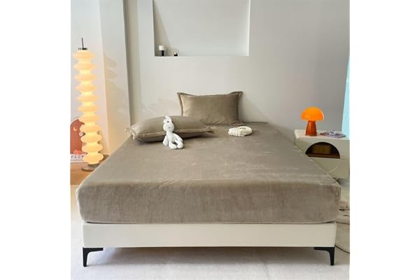 The Little Big Store 250 TC Flannel Warm Elastic Fitted Double bedsheet Cotton King Size for Winter King Size(78X72X8 Inch) with 2 Pillow Covers Size (18x28 Inches)