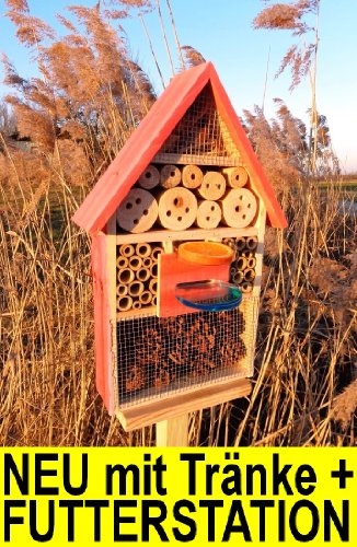 XL INSEKTENHOTEL MIT TRÄNKE SD und Futterplatz, Futterstelle, 50 cm rot Nützlinge im Bio-Garten rotes Vogelhaus Nistkasten als Ergänzung zum Meisen Nistkasten Meisenkasten oder zum Vogelhaus Vogelfutterhaus Futterstation für Vögel Insektenhäuschen - Insektenhotels, insektenhotel für ökologische biologische natürliche Blattlausbekämpfung, Marienkäferhaus-Marienkäfer-Marienkäferkasten-Schmetterlingshaus-Schmetterlinge,Gartendeko