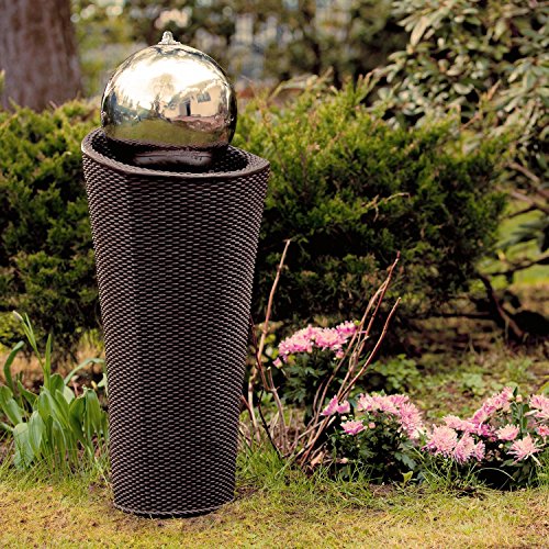 Blumfeldt Belice Zierbrunnen Gartenbrunnen (blaue LED-Beleuchtung, 22 cm Edelstahl-Kugel, Korb-Optik aus Polyrattan) silber-braun - 3