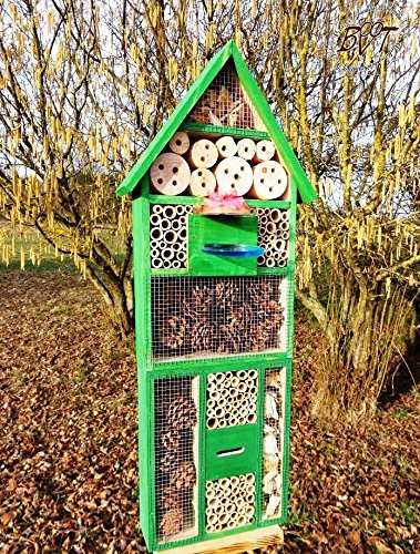 Großes XXL INSEKTENHOTEL MIT STÄNDER UND TRÄNKE SDV-HOST-MS und FUTTERPLATZ, Futterstelle, No-1 aus Holz Insektenhaus XXL Nisthotel Hoch grün hellgrün als Ergänzung zum Meisen Nisthotel Hoch Meisenkasten oder zum Vogelhaus Vogelfutterhaus Futterstation für Vögel Insektenhäuschen – XXL INSEKTENHOTELs - 4