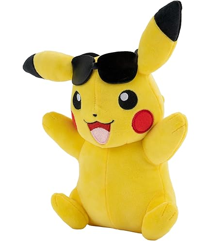 Pokemon PokÃmon Center: Pikachu with Holiday Cape & Hat