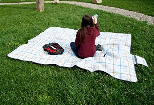 PEARL Wasserdichte XXL-Picknick-Decke aus Fleece, 2,5 x 2 m - 4