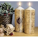 Harry Potter Marauders Map Bougie de pilier. Une bougie incluse. L'image montre l'avant et l'arrière de la bougie. Deux tailles disponibles, une bougie de pilier de 150 mm ou une bougie de pilier de 200 mm