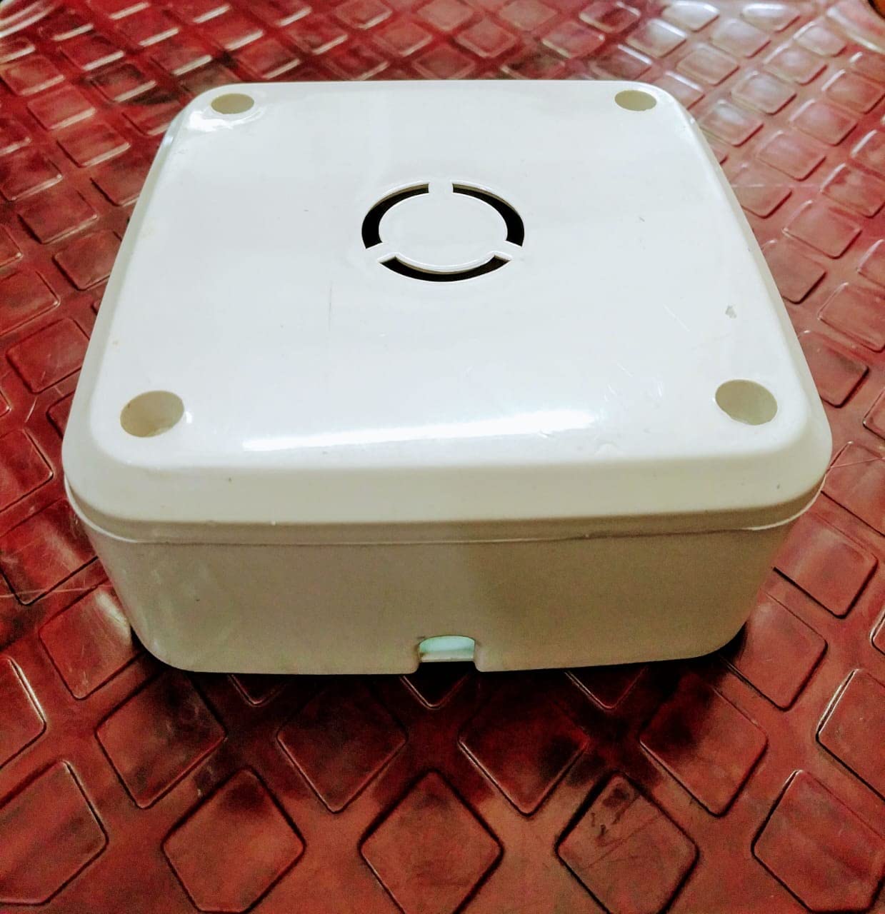 SOLIX® 4X4 PVC Box for CCTV Camera Mounting: Heavy Material Review