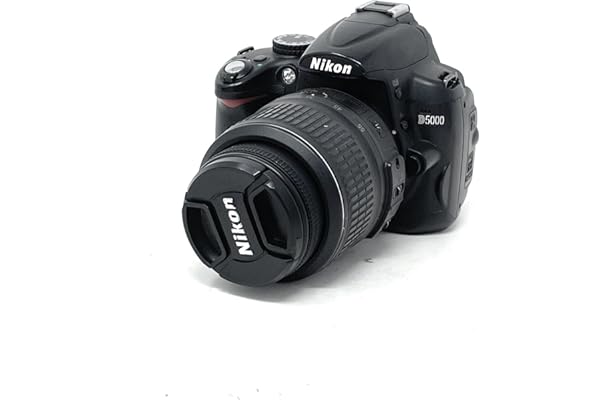 Nikon D5000 Appareil photo numérique Reflex 12.3 Kit Objectif AF-S DX VR 18-55 mm Noir