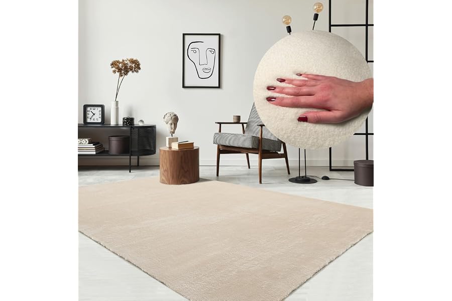 the carpet Relax kuscheliger Kurzflor Teppich, Anti-Rutsch Unterseite, Waschbar bis 30 Grad, Super Soft, Felloptik, Beige, 200 x 280 cm