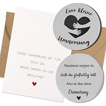 CREATCABIN Pocket Hug Token – Edelstahl-Anhänger Mit Lederband, 3x3 Cm, Mit Motivierender Gravur, Geschenk Für Fernbeziehung