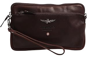 Aeronautica Militare Clutch con gancio da poso e tracolla regolabile removibile, scomparto principale organizzato, tasche esterne, una sul frontale ed una sul restro chiuse con zip. La particolare lav