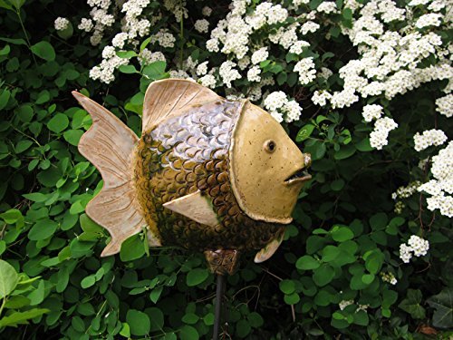 KAUFEN  Keramikfisch Camena grün, weiß, sand, Größe: ca 25 cm hoch, ca 27 cm lang. Eine Eisenstange kann aus versandtechnischen Gründen nicht mitgeliefert werden. (Sie ist in jedem Baumarkt erhältlich. Die Stange sollte 8 mm Durchmesser und mindestens 1 m Länge haben.)