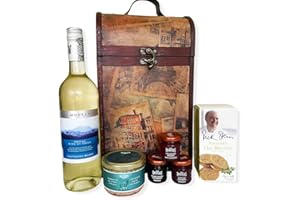 FINE FOOD STORE Las Montanas White Wine 750ml and Food Hamper Presented in a Clarendon Vintage Style Chest - Gift Ideas for Mum, Mothers Day, Dad, Fathers Day, Him, Her, Christmas presents, Birthday, Anniversary, Corporate, Business, Thank you