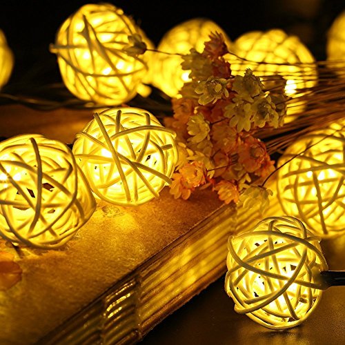 SunJas 30 LEDs 6 Meter Solar Lichterkette Rotang Peddigrohr Garten Globe Kugel Außen Warmweiß Solar Beleuchtung Kugel für Party, Weihnachten, Outdoor, Fest Deko usw. (30 LEDs warmweiß)