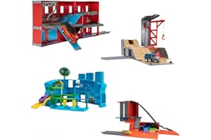 Bandai - Micro Machines - Coffret Mini Univers - 4 univers différents avec un véhicule exclusif inclus - Caserne pompier, chantier, station lavage auto ou garage - Modèle aléatoire - JW0032